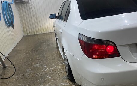 BMW 5 серия, 2004 год, 970 000 рублей, 3 фотография