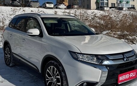 Mitsubishi Outlander III рестайлинг 3, 2017 год, 2 050 000 рублей, 1 фотография