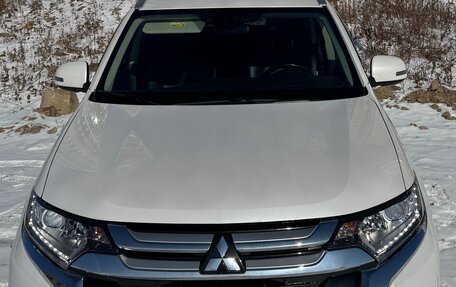 Mitsubishi Outlander III рестайлинг 3, 2017 год, 2 050 000 рублей, 8 фотография