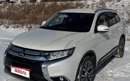 Mitsubishi Outlander III рестайлинг 3, 2017 год, 2 050 000 рублей, 10 фотография