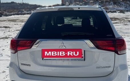 Mitsubishi Outlander III рестайлинг 3, 2017 год, 2 050 000 рублей, 4 фотография