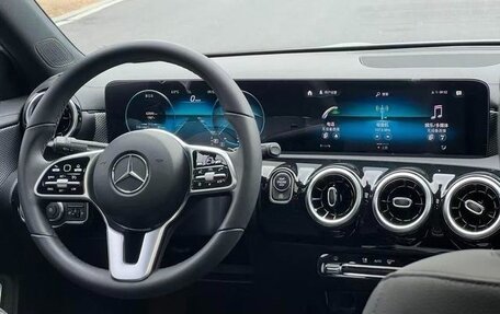 Mercedes-Benz A-Класс, 2021 год, 2 400 000 рублей, 7 фотография