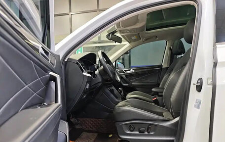 Volkswagen Tiguan II, 2022 год, 2 200 001 рублей, 11 фотография