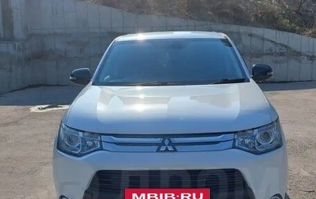 Mitsubishi Outlander III рестайлинг 3, 2014 год, 1 630 000 рублей, 1 фотография