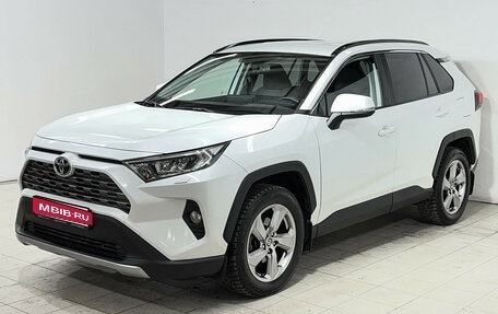 Toyota RAV4, 2021 год, 3 950 000 рублей, 1 фотография