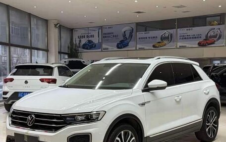 Volkswagen T-Roc I, 2022 год, 1 317 000 рублей, 1 фотография