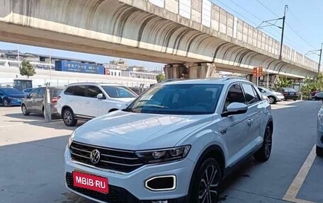 Volkswagen T-Roc I, 2022 год, 1 330 000 рублей, 1 фотография