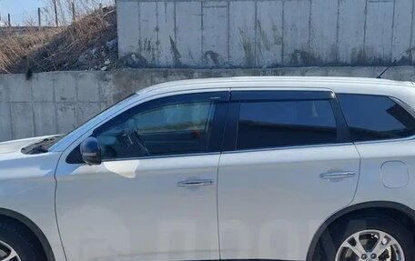 Mitsubishi Outlander III рестайлинг 3, 2014 год, 1 630 000 рублей, 3 фотография