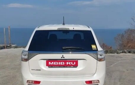 Mitsubishi Outlander III рестайлинг 3, 2014 год, 1 630 000 рублей, 5 фотография