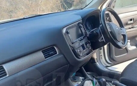 Mitsubishi Outlander III рестайлинг 3, 2014 год, 1 630 000 рублей, 13 фотография