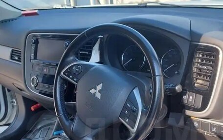 Mitsubishi Outlander III рестайлинг 3, 2014 год, 1 630 000 рублей, 12 фотография