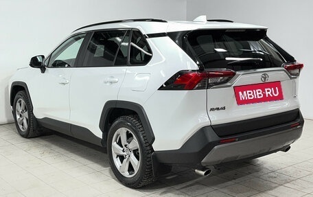 Toyota RAV4, 2021 год, 3 950 000 рублей, 7 фотография