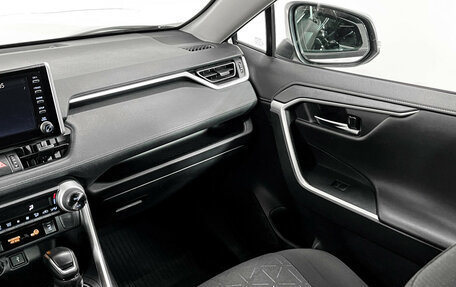 Toyota RAV4, 2021 год, 3 950 000 рублей, 19 фотография