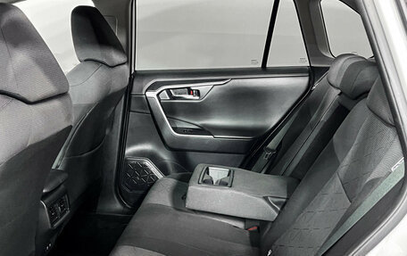 Toyota RAV4, 2021 год, 3 950 000 рублей, 17 фотография