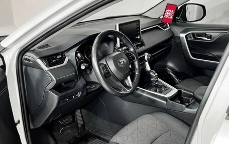 Toyota RAV4, 2021 год, 3 950 000 рублей, 15 фотография