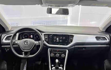 Volkswagen T-Roc I, 2022 год, 1 298 000 рублей, 7 фотография