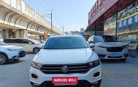 Volkswagen T-Roc I, 2022 год, 1 330 000 рублей, 2 фотография