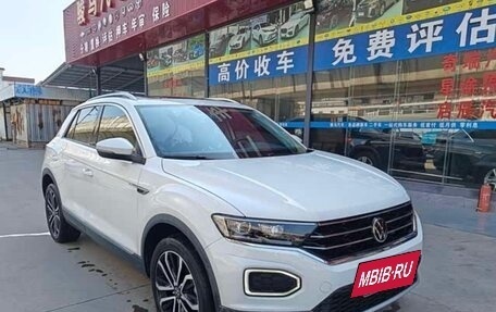 Volkswagen T-Roc I, 2022 год, 1 330 000 рублей, 3 фотография