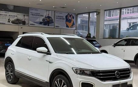 Volkswagen T-Roc I, 2022 год, 1 317 000 рублей, 3 фотография