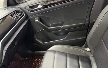 Volkswagen T-Roc I, 2022 год, 1 317 000 рублей, 17 фотография