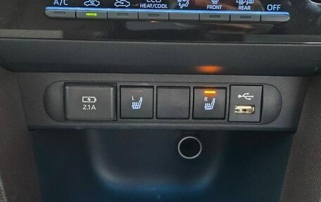 Toyota Yaris Cross, 2021 год, 1 443 000 рублей, 28 фотография