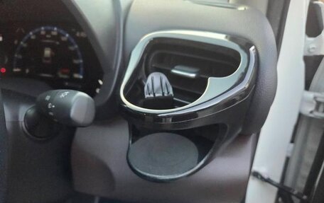 Toyota Yaris Cross, 2021 год, 1 443 000 рублей, 32 фотография