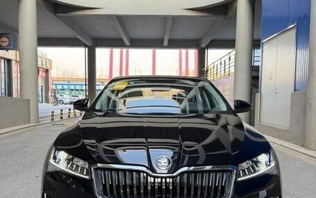 Skoda Superb III рестайлинг, 2024 год, 2 550 009 рублей, 2 фотография