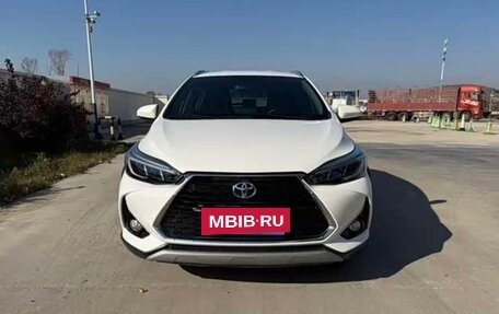 Toyota Yaris XP150 рестайлинг, 2022 год, 1 060 000 рублей, 2 фотография