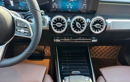 Mercedes-Benz GLB, 2021 год, 2 600 000 рублей, 11 фотография