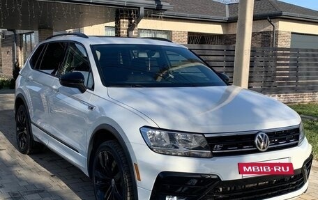 Volkswagen Tiguan II, 2020 год, 2 850 000 рублей, 2 фотография