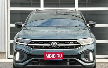 Volkswagen T-Roc I, 2023 год, 2 450 888 рублей, 2 фотография