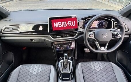 Volkswagen T-Roc I, 2023 год, 2 450 888 рублей, 24 фотография