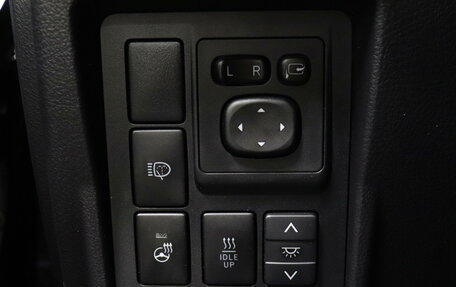 Toyota Land Cruiser Prado 150 рестайлинг 2, 2016 год, 3 989 000 рублей, 10 фотография