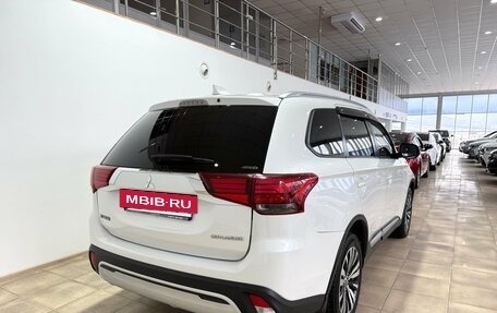 Mitsubishi Outlander III рестайлинг 3, 2018 год, 2 000 000 рублей, 5 фотография