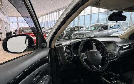 Mitsubishi Outlander III рестайлинг 3, 2018 год, 2 000 000 рублей, 17 фотография