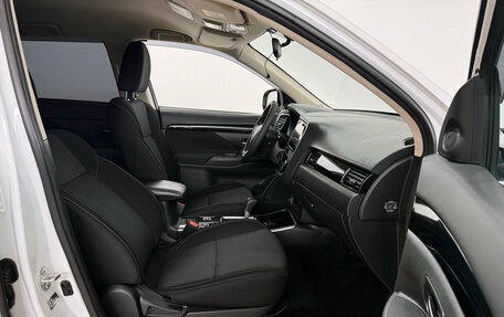 Mitsubishi Outlander III рестайлинг 3, 2018 год, 2 000 000 рублей, 20 фотография