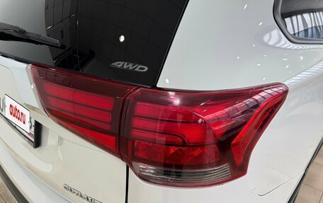 Mitsubishi Outlander III рестайлинг 3, 2018 год, 2 000 000 рублей, 14 фотография