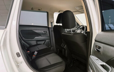 Mitsubishi Outlander III рестайлинг 3, 2018 год, 2 000 000 рублей, 26 фотография