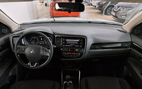 Mitsubishi Outlander III рестайлинг 3, 2018 год, 2 000 000 рублей, 21 фотография