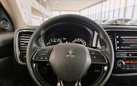 Mitsubishi Outlander III рестайлинг 3, 2018 год, 2 000 000 рублей, 22 фотография