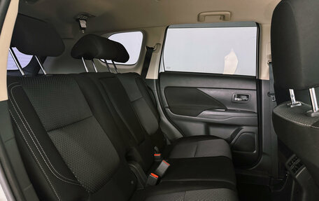 Mitsubishi Outlander III рестайлинг 3, 2018 год, 2 000 000 рублей, 28 фотография