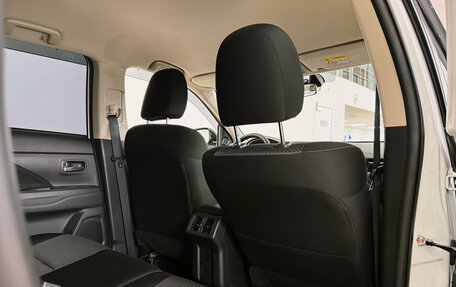 Mitsubishi Outlander III рестайлинг 3, 2018 год, 2 000 000 рублей, 29 фотография