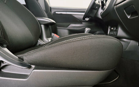 Mitsubishi Outlander III рестайлинг 3, 2018 год, 2 000 000 рублей, 32 фотография