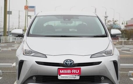 Toyota Prius IV XW50, 2021 год, 2 918 000 рублей, 2 фотография