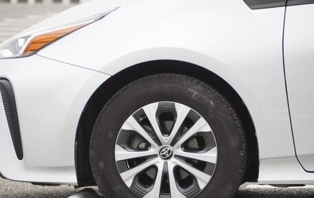 Toyota Prius IV XW50, 2021 год, 2 918 000 рублей, 12 фотография