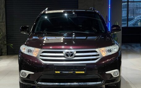 Toyota Highlander III, 2011 год, 1 700 000 рублей, 2 фотография