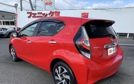 Toyota Aqua, 2021 год, 1 300 000 рублей, 6 фотография