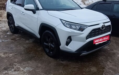Toyota RAV4, 2020 год, 3 750 000 рублей, 4 фотография