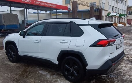 Toyota RAV4, 2020 год, 3 750 000 рублей, 10 фотография