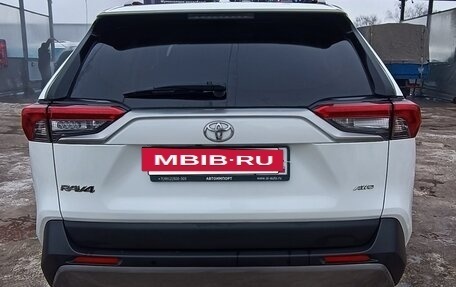 Toyota RAV4, 2020 год, 3 750 000 рублей, 8 фотография